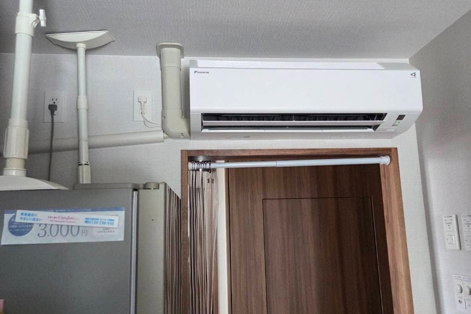 キッチン エアコン取付工事の画像